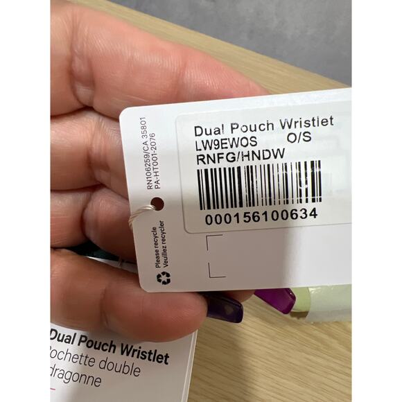 Lululemon Dual Pouch Wristlet Color Rainforest Green/HoneyDew Sold out online - Picture 7 of 7